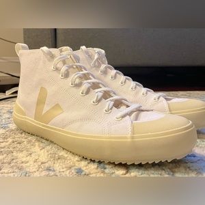 Veja HT Canvas in Cream Mens size 11.5 Brand New